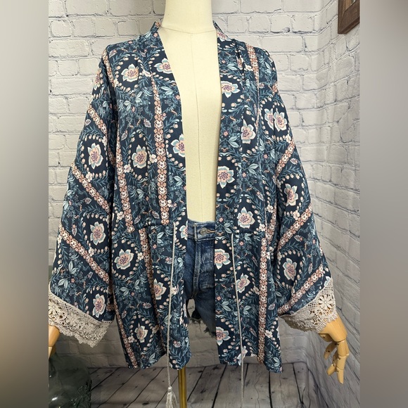 Flint & Moss Floral Front Tie with Lace trim Boho Kimono Robe Top - Picture 2 of 6